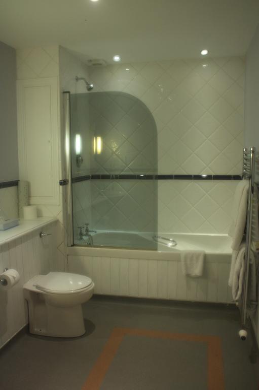 Ghyll Manor Country Hotel ホーシャム エクステリア 写真