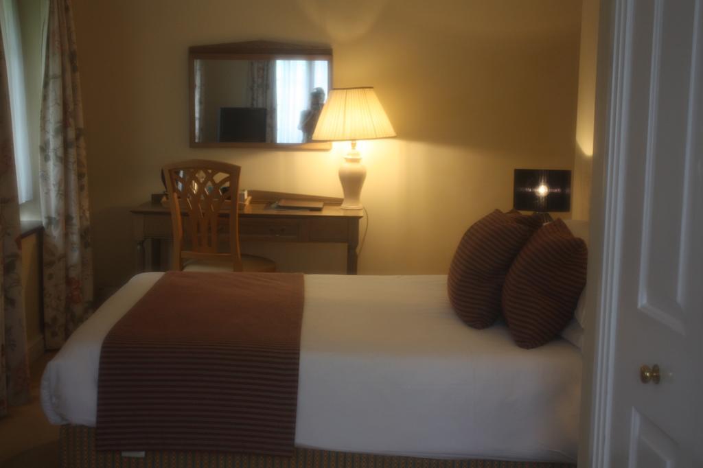 Ghyll Manor Country Hotel ホーシャム エクステリア 写真