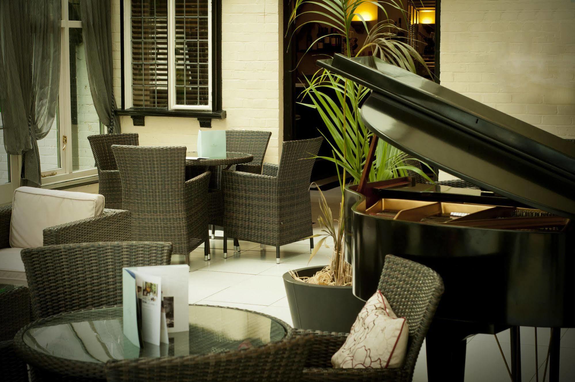 Ghyll Manor Country Hotel ホーシャム エクステリア 写真